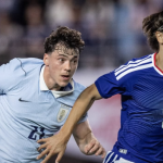 Japão vence Uruguai com gol nos acréscimos em estreia de Forlán como técnico