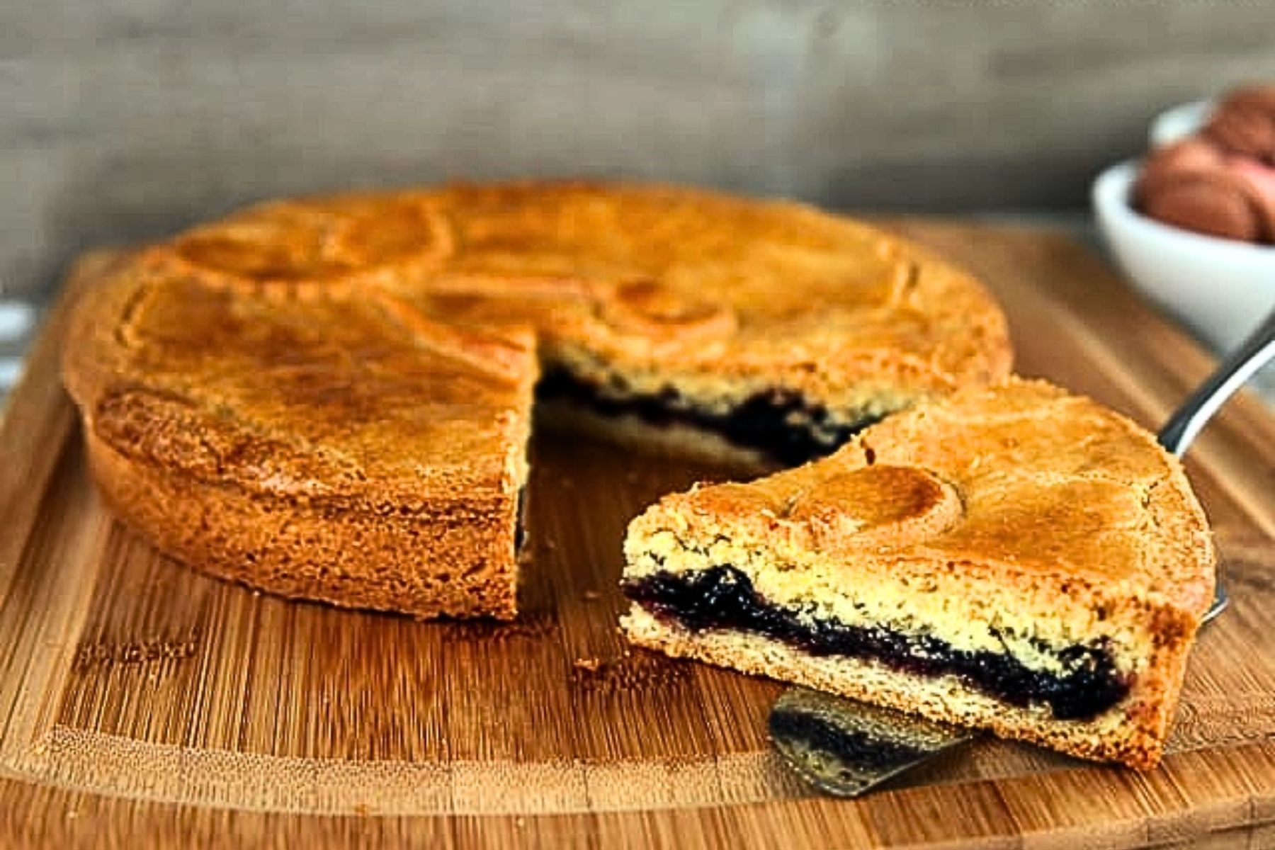Como é o bolo basco: uma receita fácil, cremosa e deliciosa de sobremesa