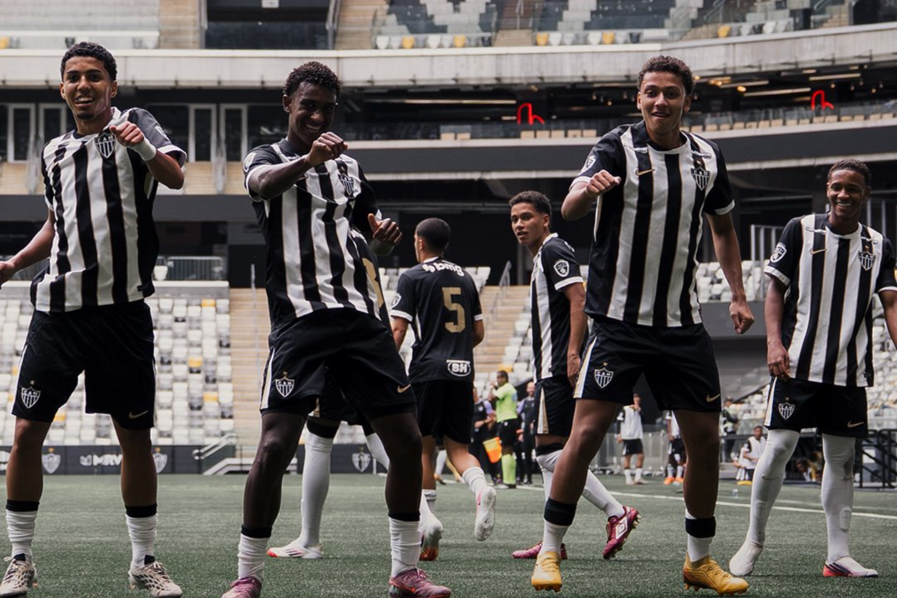 Com brilho de meia da Seleção e Veneno, Atlético goleia Vitória no Brasileiro Sub-17