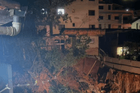 Defesa Civil interdita casas após risco de desabamento em rua de Nova Lima