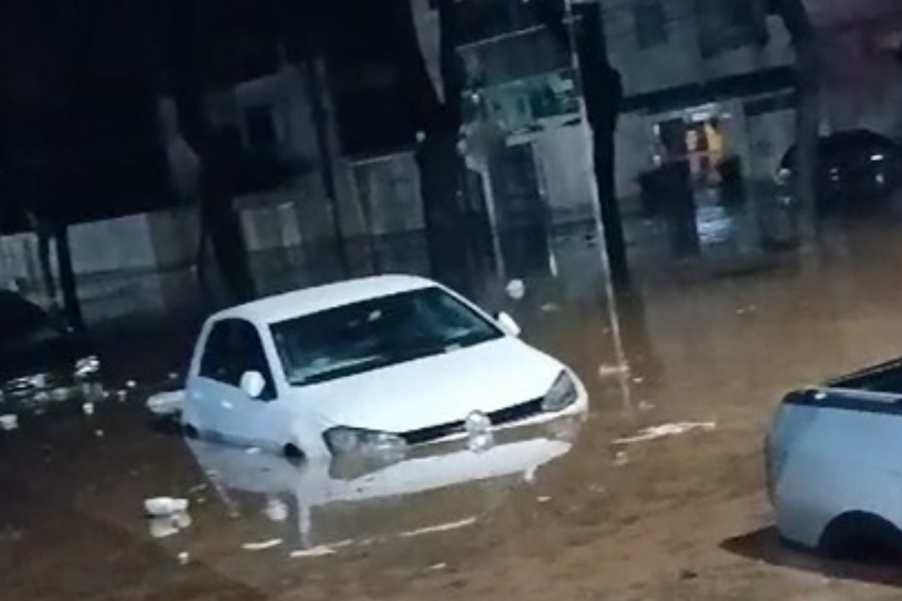 BR-381 é interditada e aulas são suspensas em Ipatinga após temporal com ventos de 76 km/h