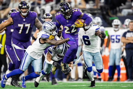 Imagem do último confronto entre Cowboys e Ravens, em 2024