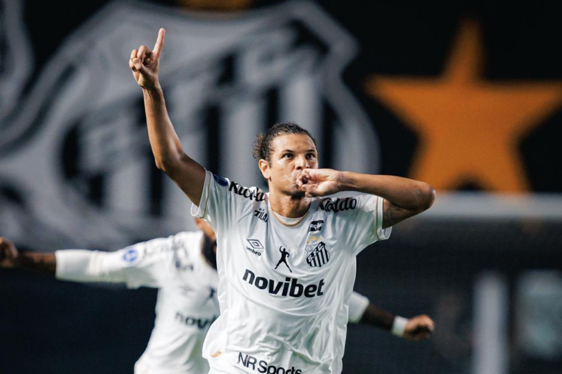 Atlético é dominado, perde para o Santos e se complica nas quartas da Sul-Americana