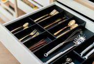 Colocar papel alumínio em gavetas de cozinha: por que os especialistas recomendam