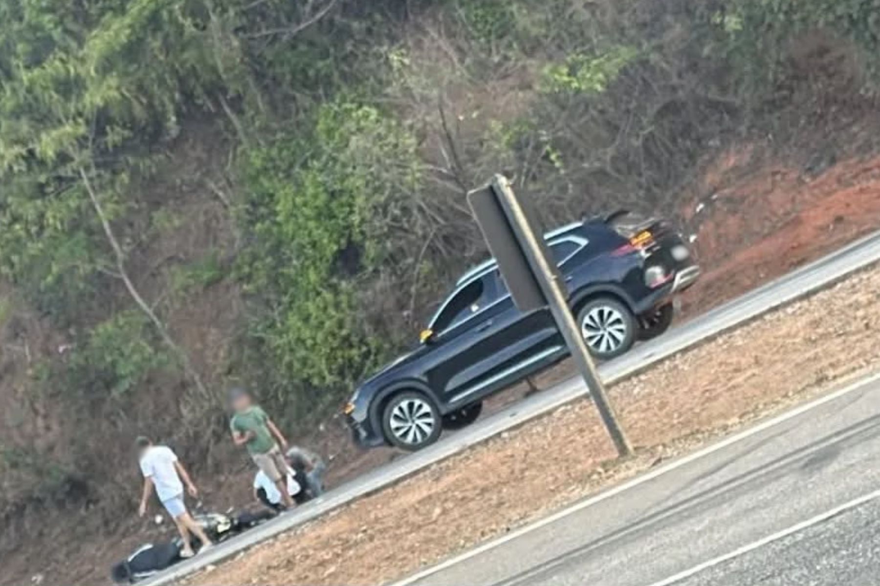 Casal morre em acidente entre carro e moto na BR-262, em Pará de Minas