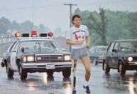 Veja como jovem canadense inspirou corridas beneficentes no mundo após amputar a perna e correr 42 km por dia