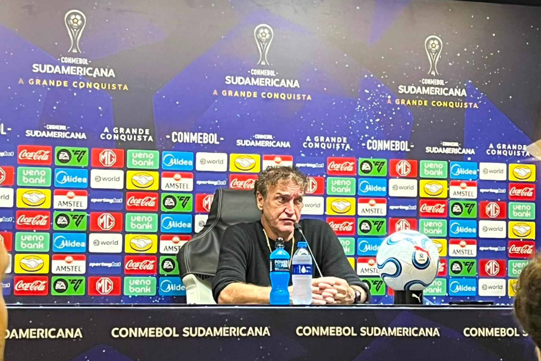 Técnico do Santos, Cuca é direto sobre negociação com Coutinho: 'Todos sabem'