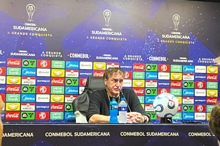 Cuca, técnico do Santos, em entrevista coletiva