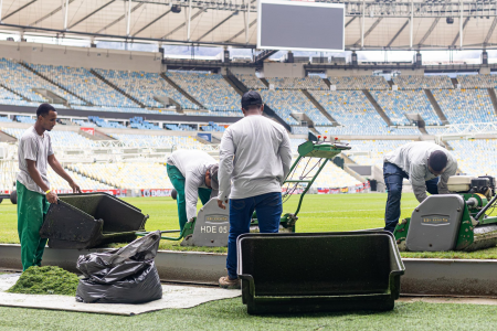 Gramado do Maracanã já estava recebendo manutenções frequentes • Daniel Brasil/Maracanã
