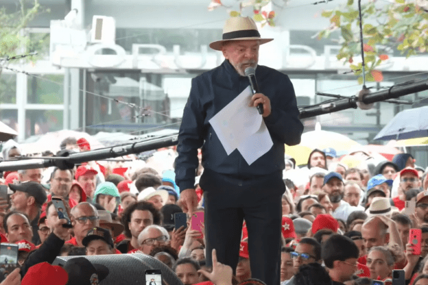 Lula diz que agronegócio deveria ‘se ajoelhar’ por recursos e afirma querer manter Bolsonaro preso