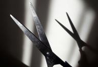 Truque da agulha de costura recupera o corte da tesoura em menos de um minuto
