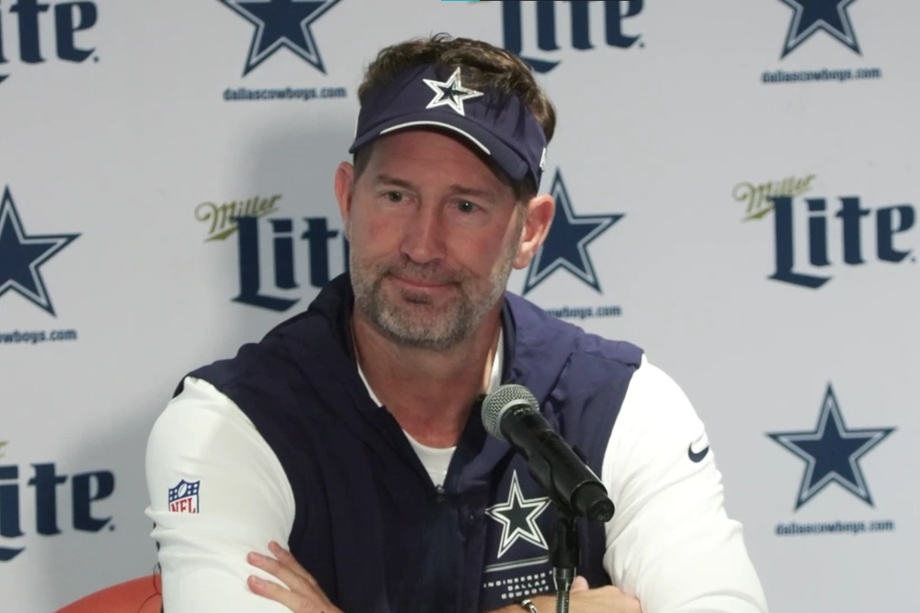Técnico dos Cowboys compara cobrança da franquia na NFL à do Flamengo