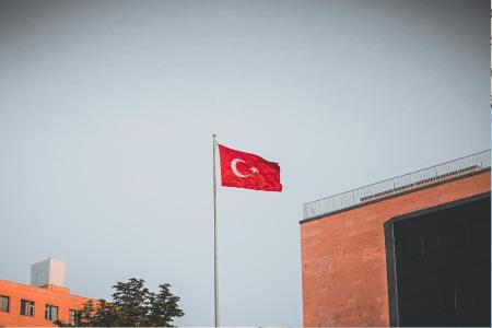 Adolescente atira e fere 11 alunos em escola no oeste da Turquia