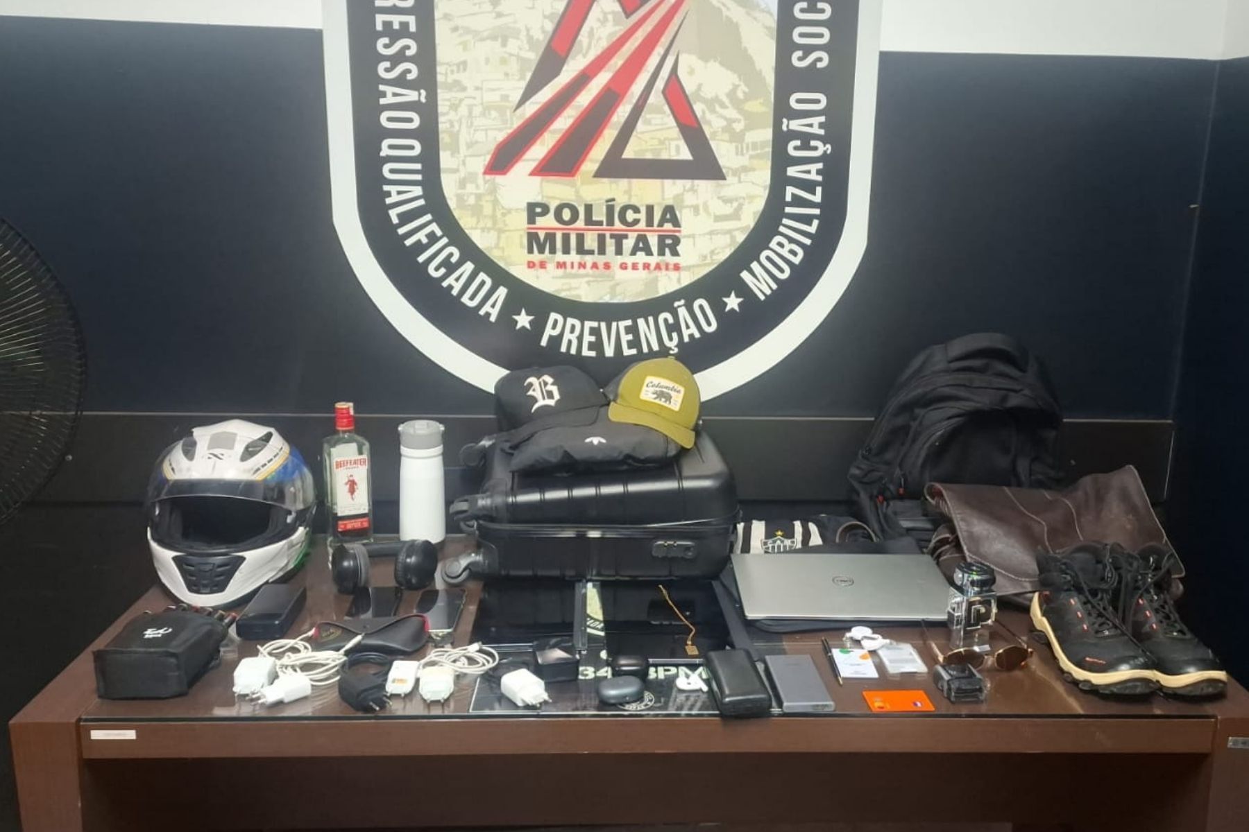 Suspeito de furtar interior de veículo é preso em BH; comparsa dava apoio em outro carro