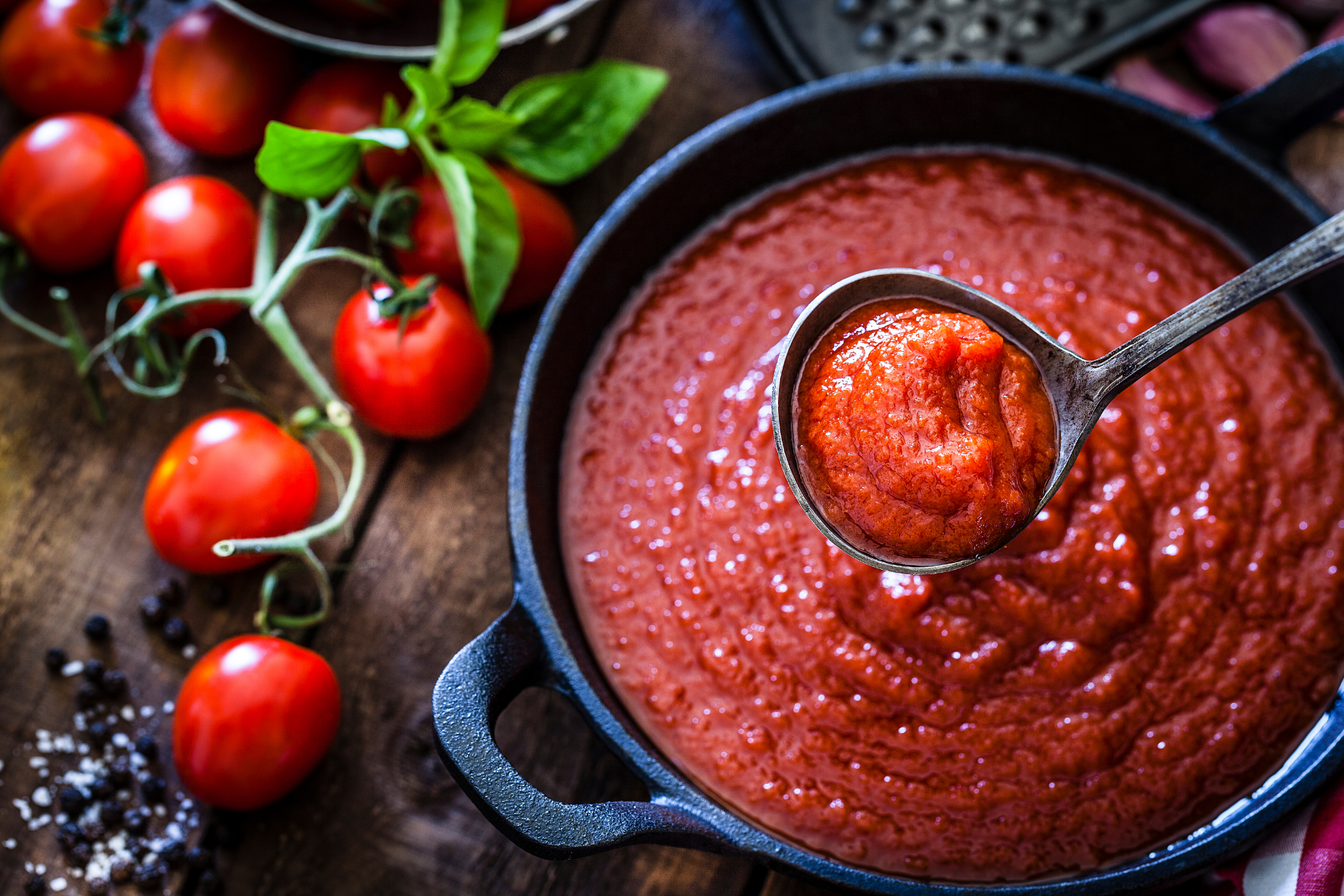 Chefs europeus recomendam bicarbonato em vez de açúcar para corrigir acidez do molho de tomate