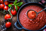 Chefs europeus recomendam bicarbonato em vez de açúcar para corrigir acidez do molho de tomate