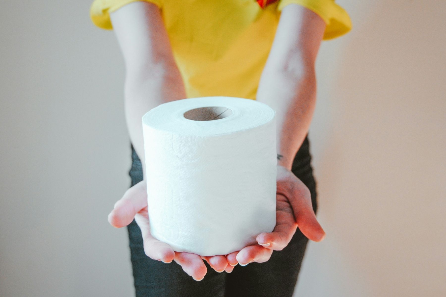Colocar um rolo de papel higiênico na geladeira: para que serve e por que recomendam fazer isso