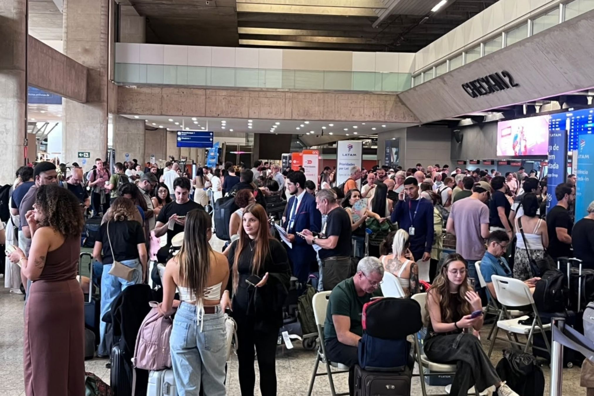 'O dia já foi perdido': cancelamentos no Aeroporto de Confins revoltam passageiros