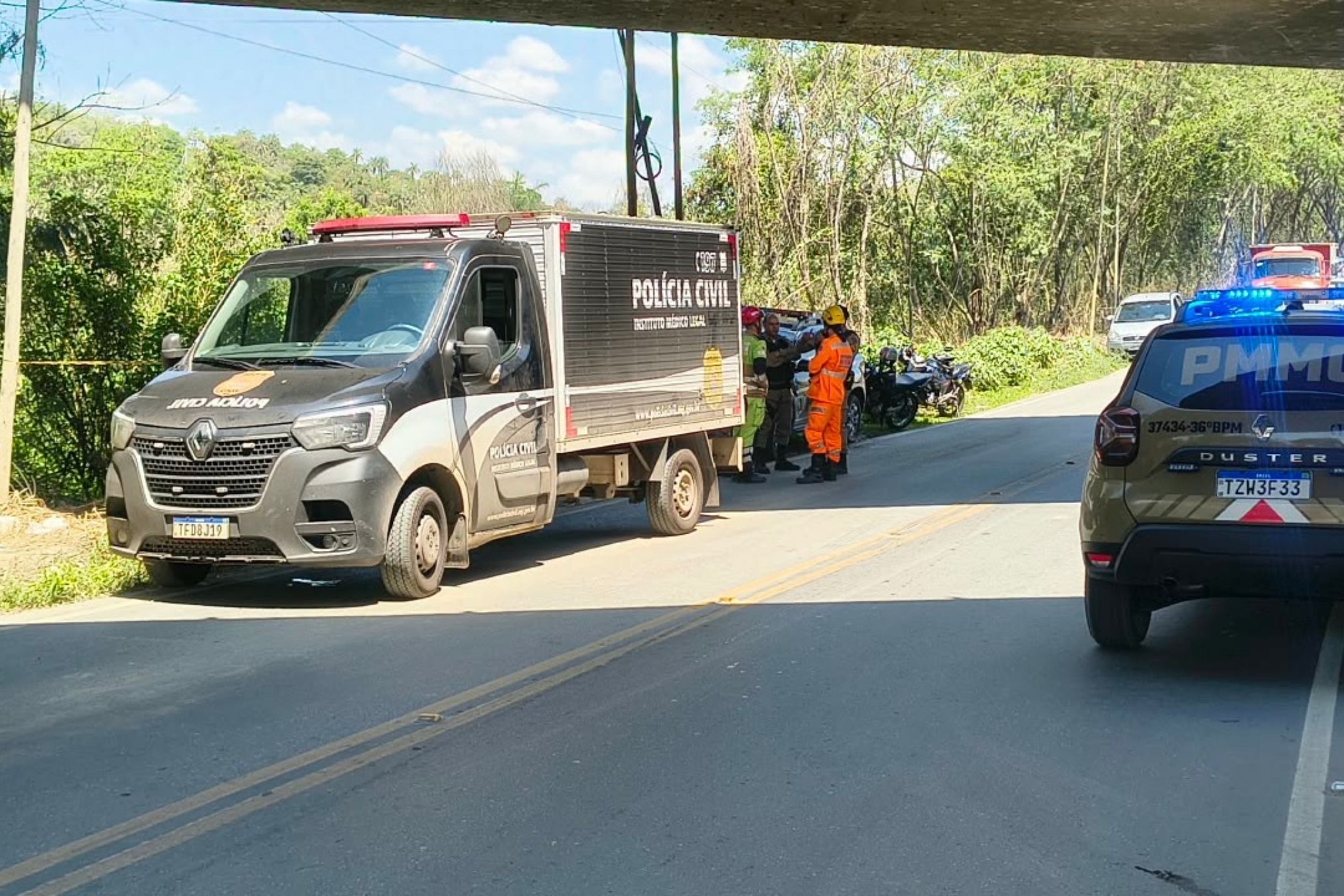Casal é encontrado morto a tiros sob viaduto na Grande BH após ser sequestrado