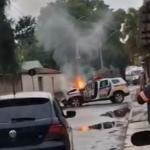 Viatura policial bate em muro e pega fogo na Grande BH
