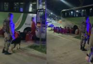 Vídeo: 'Camicase' atira dentro de ônibus que levava presos para obra na Grande BH