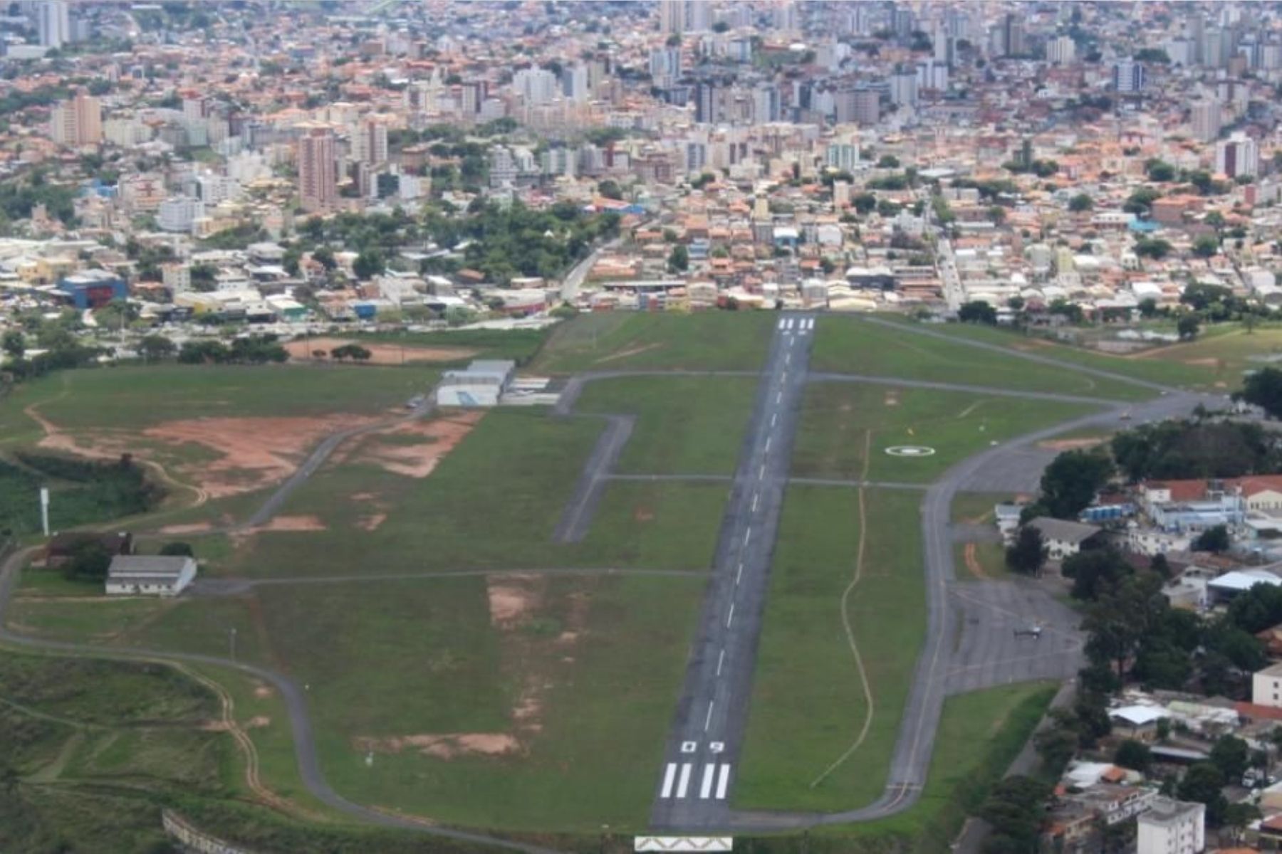 Fechamento do Aeroporto Carlos Prates afeta empresas e empregos