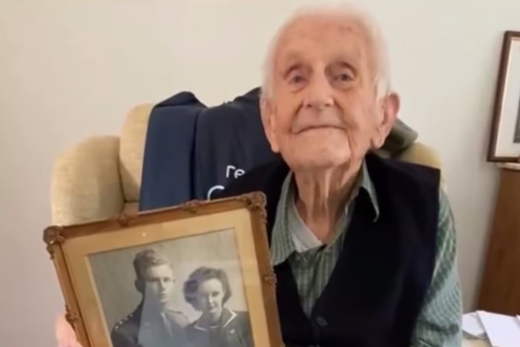 Ron, um centenário de 103 anos, sobre o hábito que se recusa a abandonar: 'Requer disciplina pessoal, embora seja um pouco doloroso'