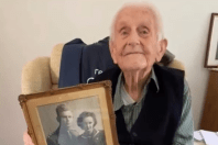 Ron, um centenário de 103 anos, sobre o hábito que se recusa a abandonar: 'Requer disciplina pessoal, embora seja um pouco doloroso'