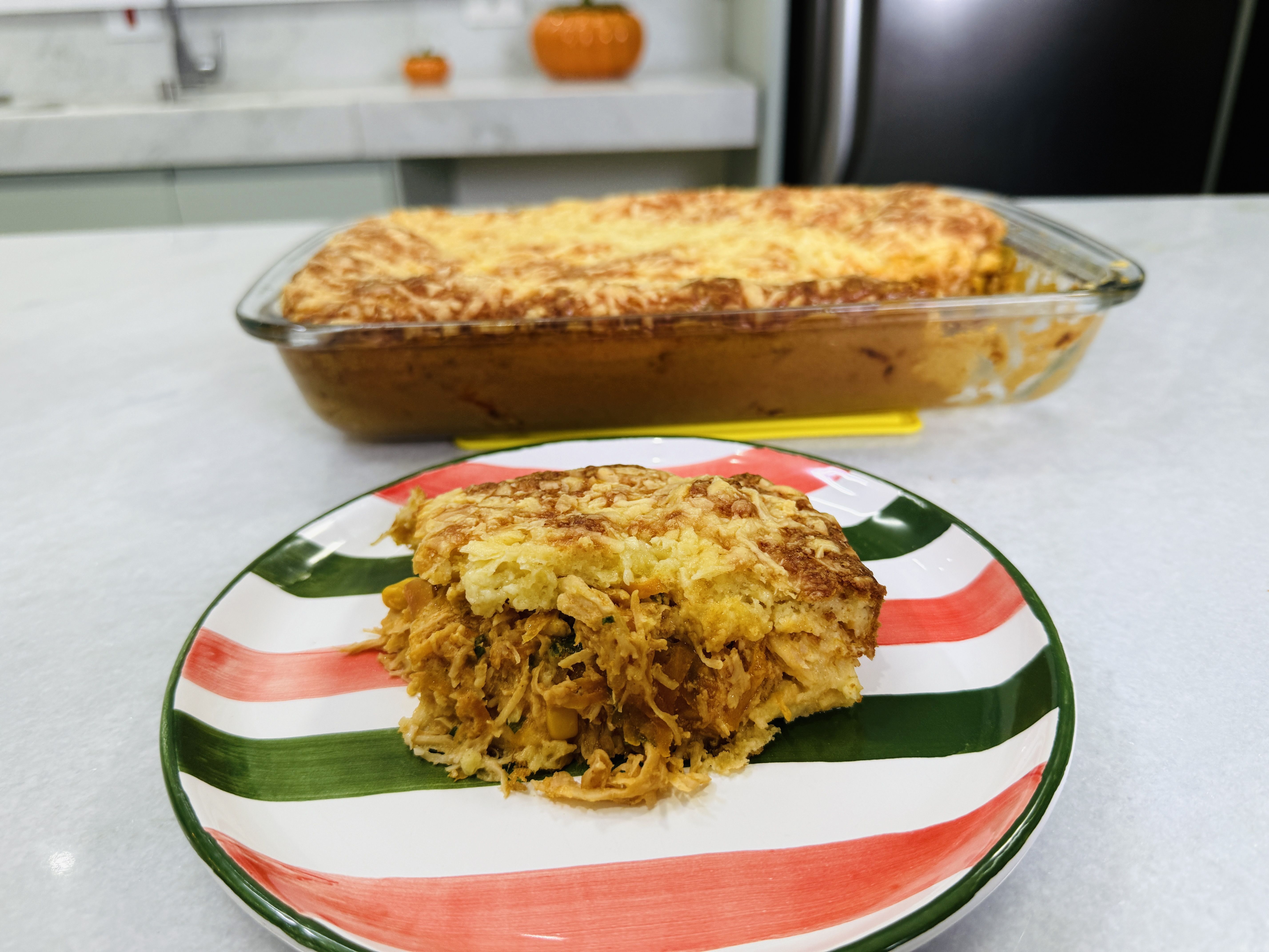 Torta de frango de liquidificador, prática e deliciosa; confira a receita!