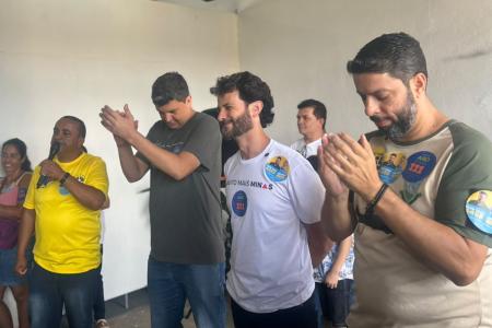 Marcelo Aro (PP) com aliados em Contagem