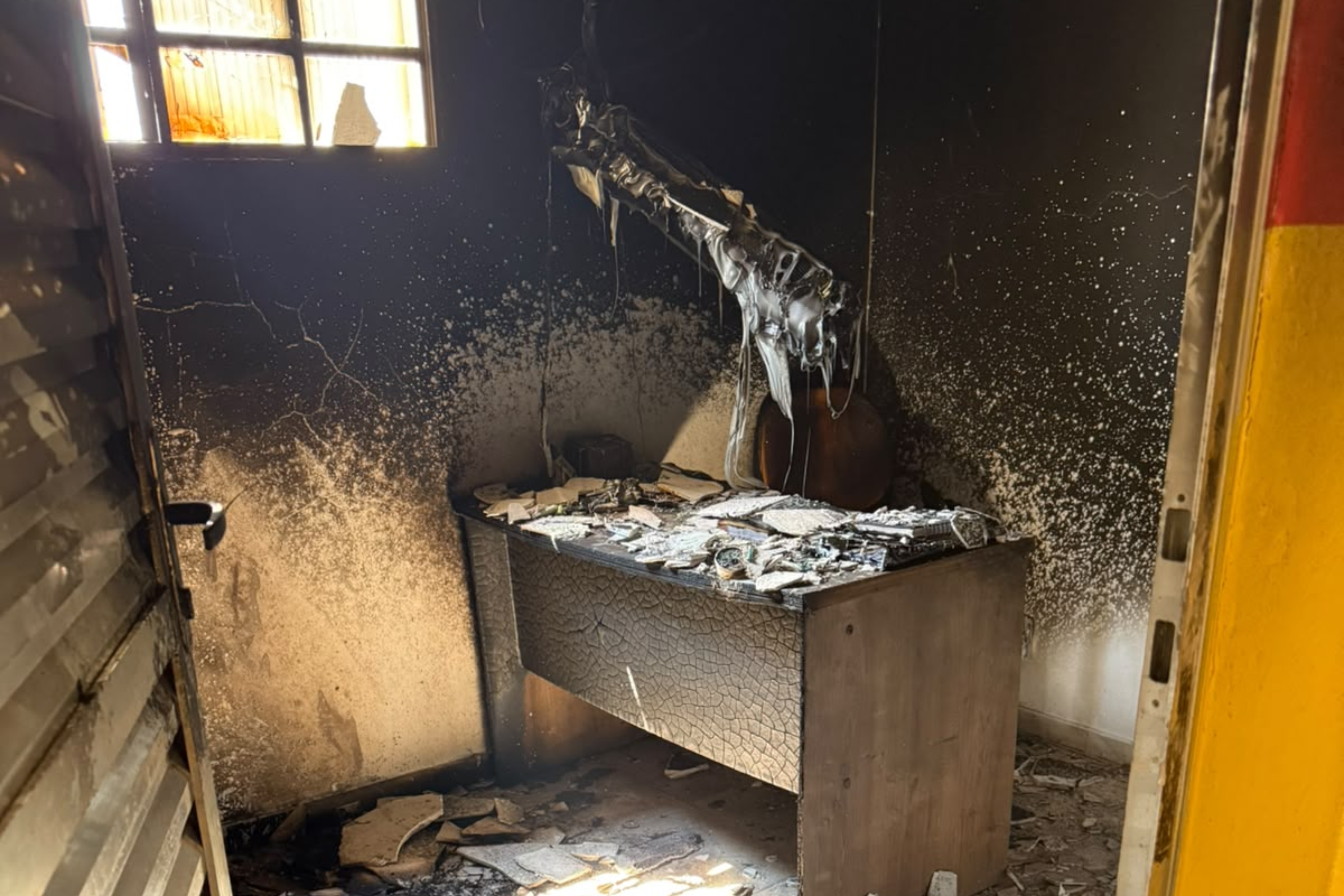 Comitê de campanha é incendiado durante a madrugada em Ribeirão das Neves