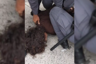 Apoiadora do PSOL é imobilizada e detida por PMs durante panfletagem em São Paulo