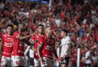 Vila Nova-GO vence, vira líder e afunda o América na Série B do Brasileiro