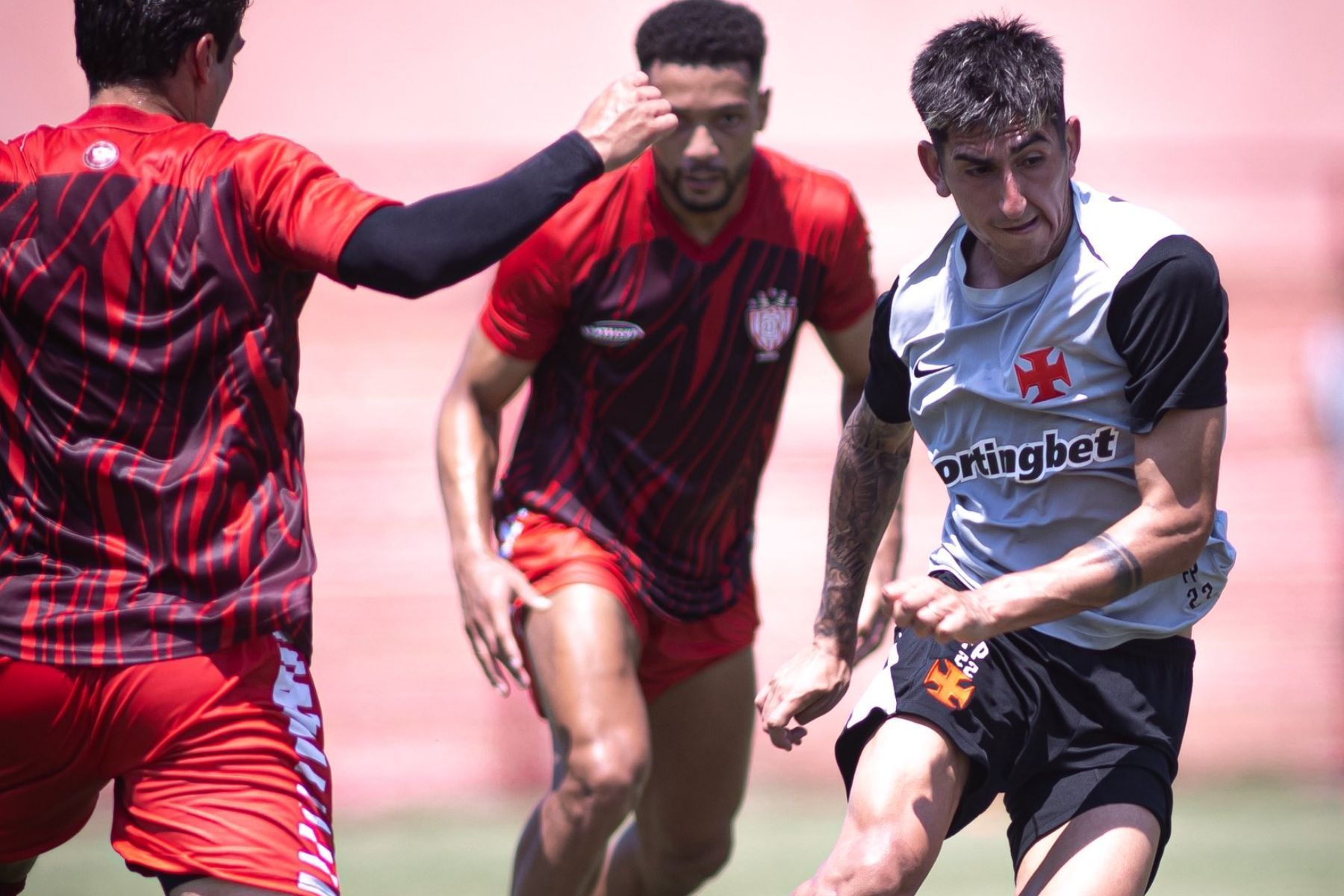 Vasco goleia Noroeste-SP em jogo-treino no Estádio Luso-Basileiro