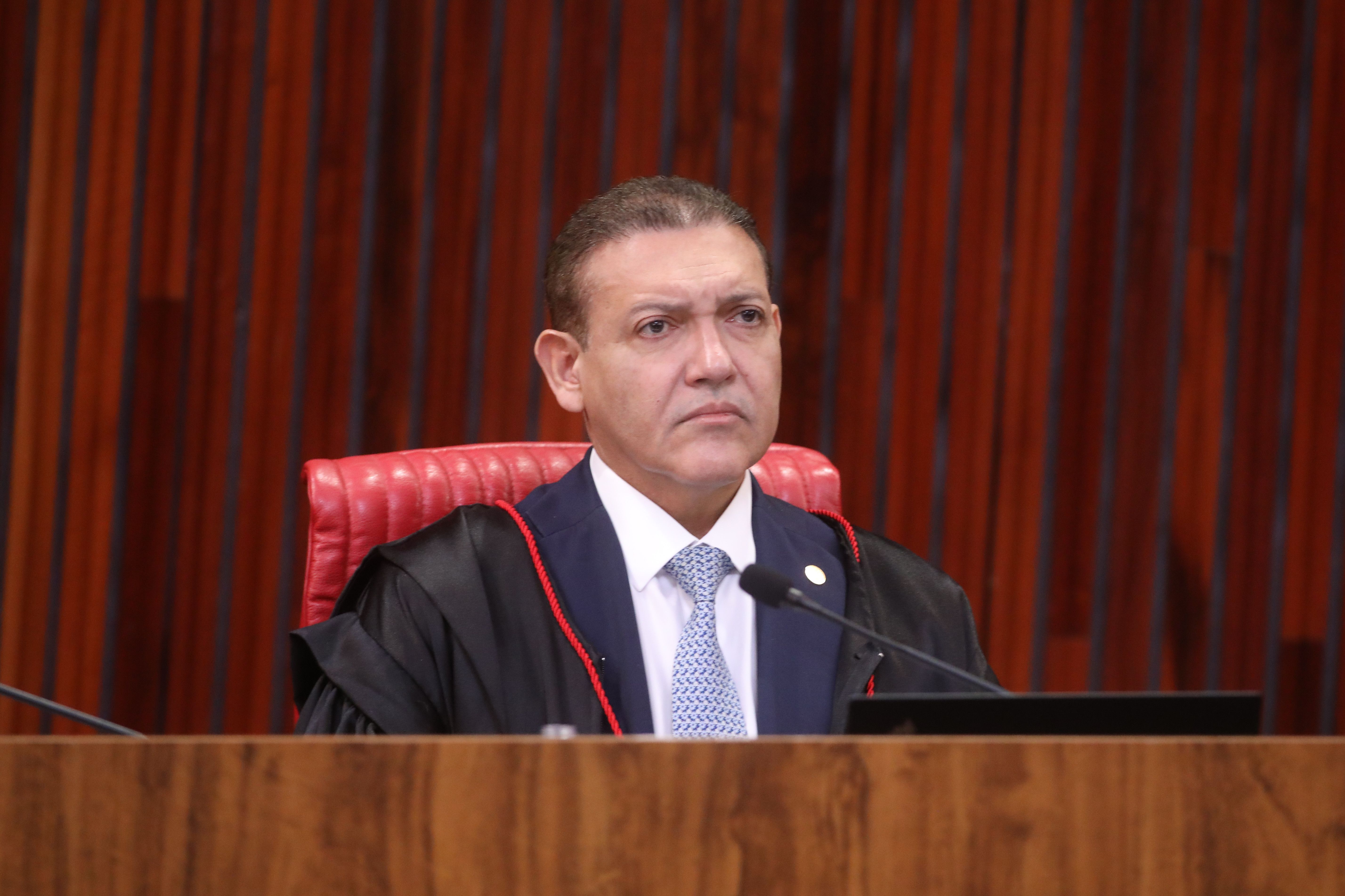 Podcast Notícias do Dia: Após polêmica sobre Nossa Senhora, presidentes do TSE e do STF se reúnem