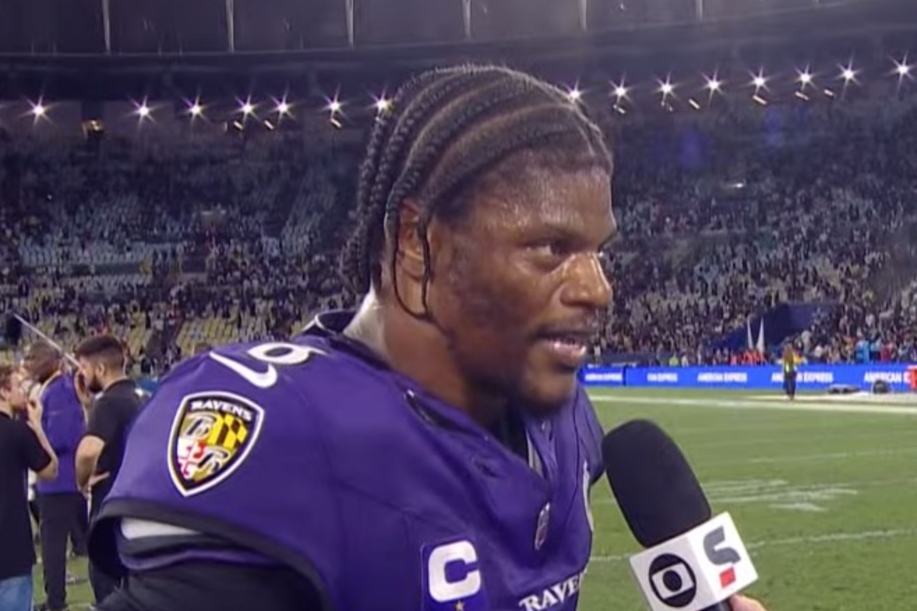 Lamar Jackson ‘se derrete’ pelo Brasil e manda recado após vitória no NFL Rio Game