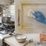 Nem água sanitária, nem detergente: a maneira mais fácil de remover a gordura nos armários da sua cozinha
