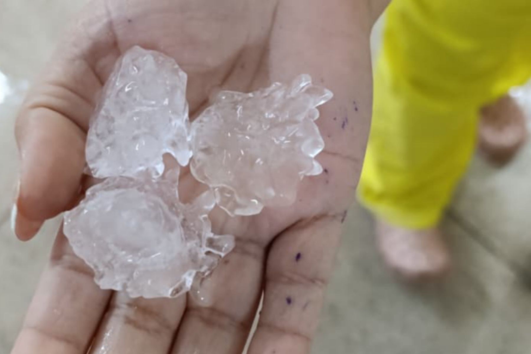Chuva de granizo e rajadas de vento atingem cidades do Vale do Aço