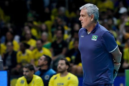 Zé Roberto em ação pela Seleção Brasileira de Vôlei
