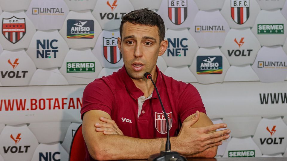 Ex-meia do Atlético, dirigente de clube da Série B passa mal e é levado a hospital