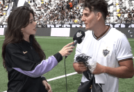 Motoboy que salvou criança de ataque de abelhas é homenagedo pelo Atlético na Arena MRV