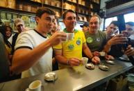 Curado da Covid-19, Flávio Roscoe se encontra com Flávio Bolsonaro em Minas