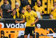 Borussia Dortmund goleia Paderborn e se aproxima da liderança na Bundesliga