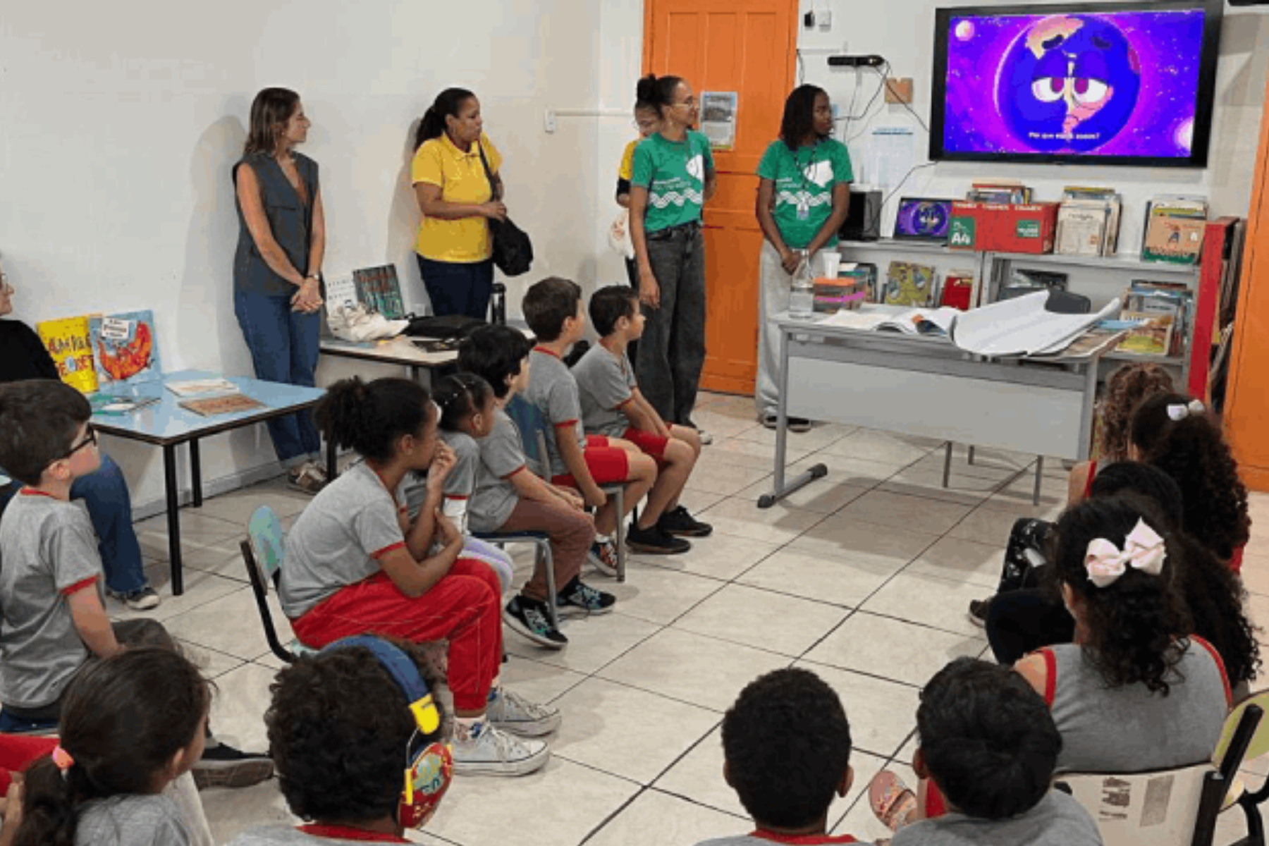 Oficinas de conscientização ambiental são realizadas em escola no Bairro Industrial