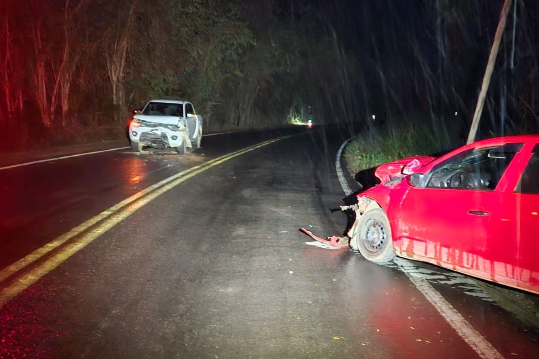 Motorista morre após colisão com caminhonete na MG-126 em Bicas
