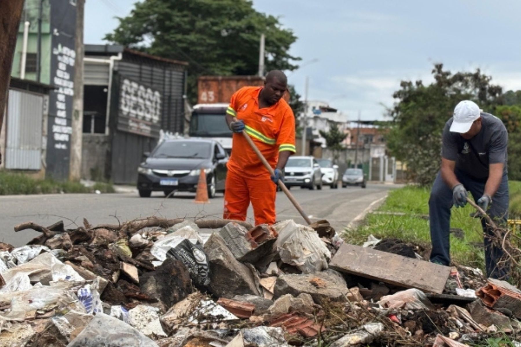 Ação do Demlurb recolhe cerca de 16 mil quilos de resíduos no bairro Teixeiras