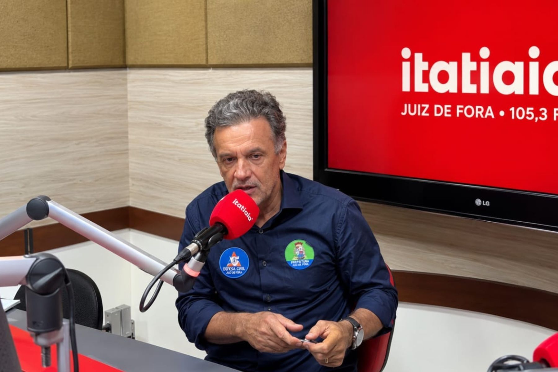 Aécio Neves cumpre agenda de campanha em Juiz de Fora e fala sobre dívida de Minas