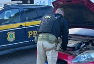 Homem é preso e carro furtado é recuperado durante fiscalização em Juiz de Fora