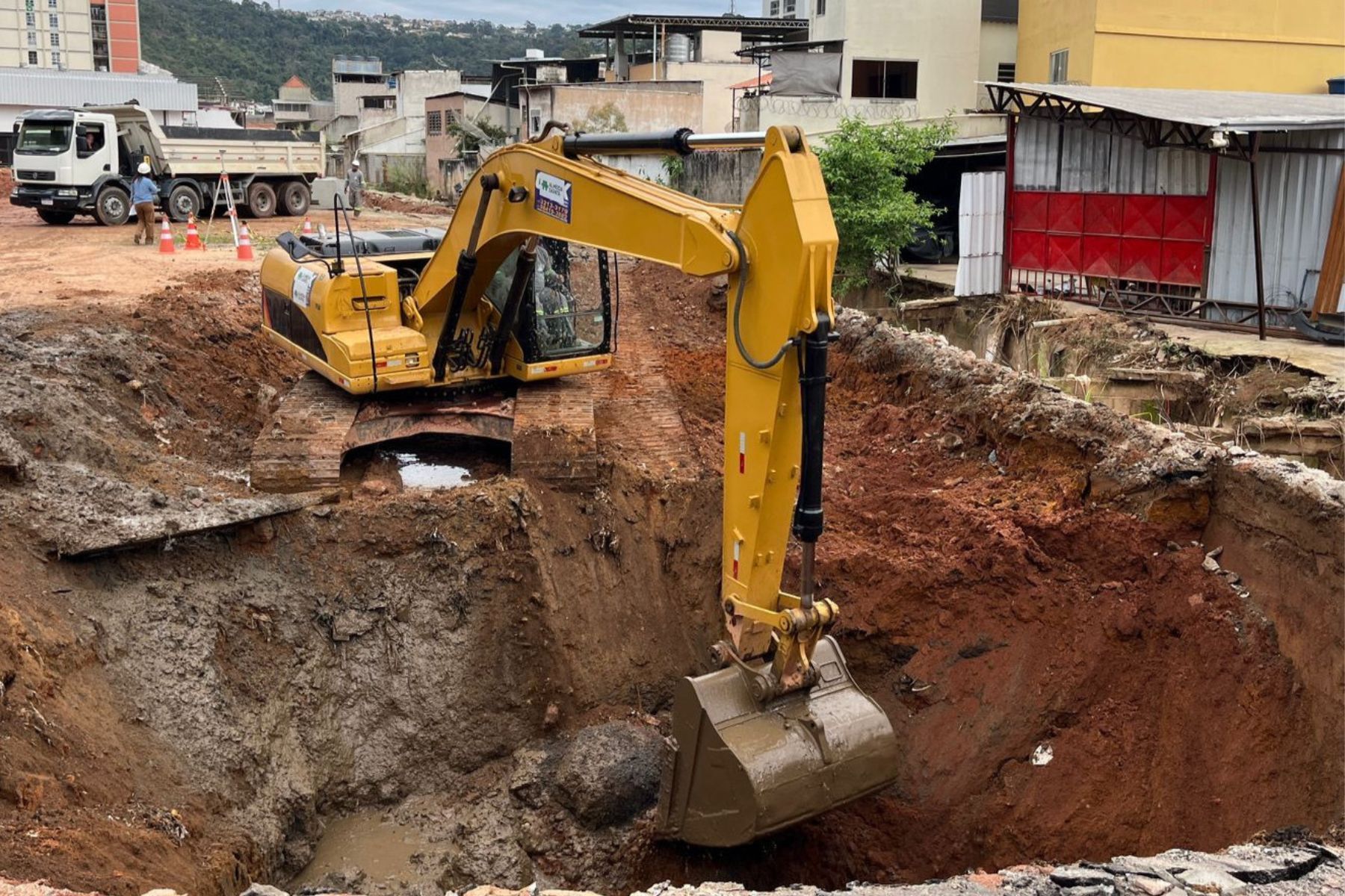 Obra de macrodrenagem na Bacia do Córrego São Pedro avança de etapa