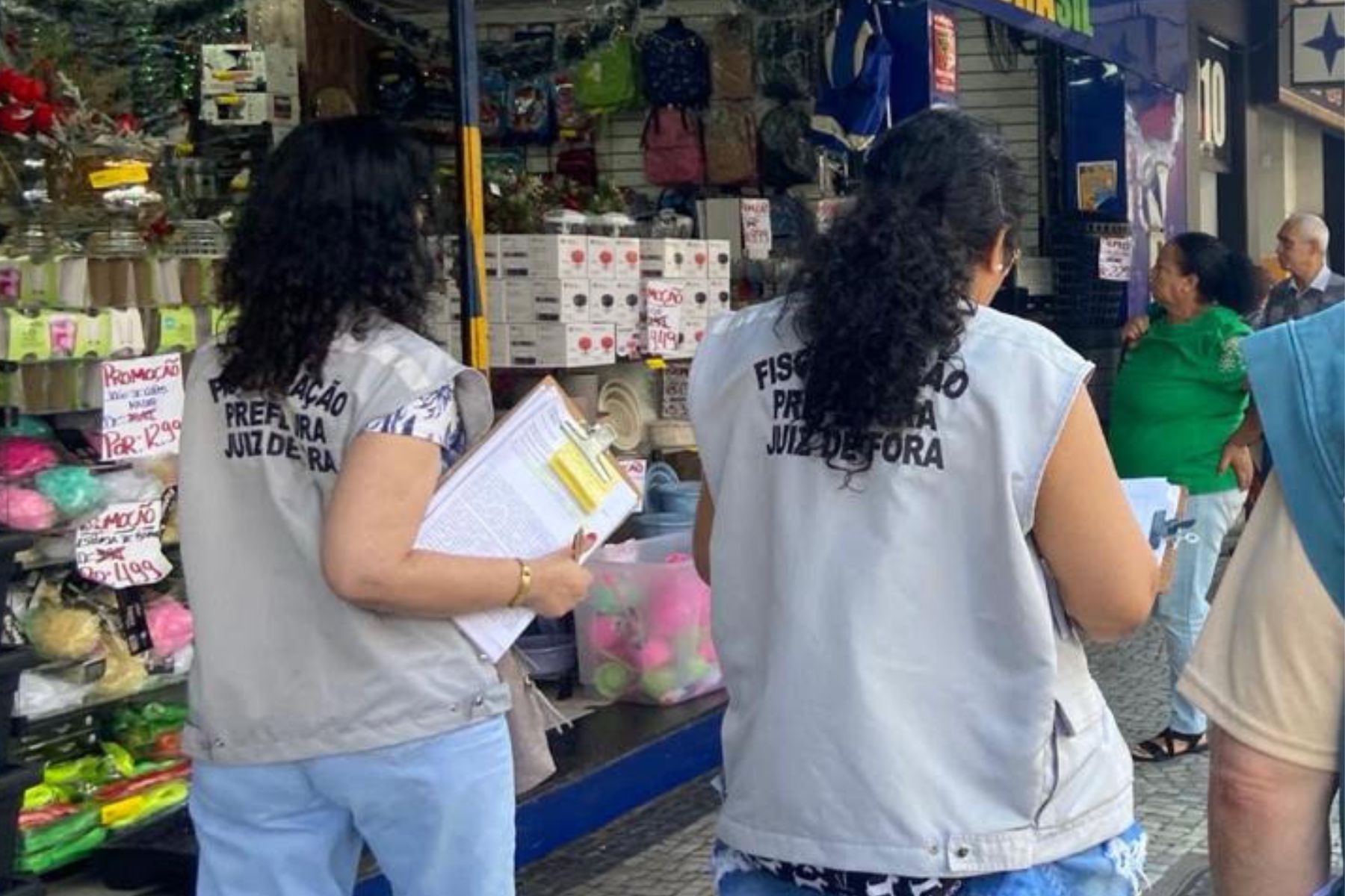 Fiscalização apreende mais de 2,5 mil produtos irregulares em Juiz de Fora em agosto